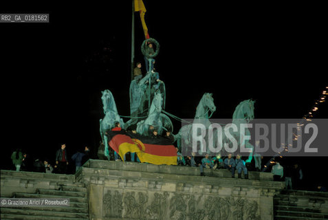(GERMANIA) BERLINO 31/12/1989  :IL MURO ALLA PORTA DI BRANDEBURGO  -  ©Graziano Arici/Rosebud2 / GEO