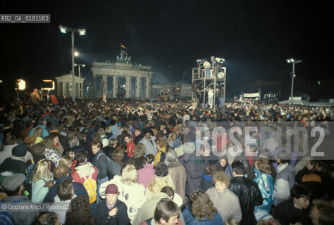 (GERMANIA) BERLINO 31/12/1989  :IL MURO ALLA PORTA DI BRANDEBURGO  -  ©Graziano Arici/Rosebud2 / GEO