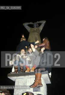 (GERMANIA) BERLINO 31/12/1989  :IL MURO ALLA PORTA DI BRANDEBURGO  -  ©Graziano Arici/Rosebud2 / GEO