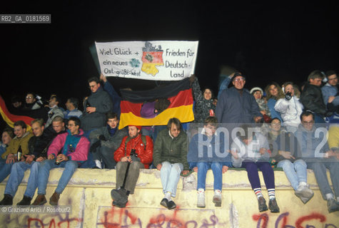 (GERMANIA) BERLINO 31/12/1989  :IL MURO ALLA PORTA DI BRANDEBURGO  -  ©Graziano Arici/Rosebud2 / GEO