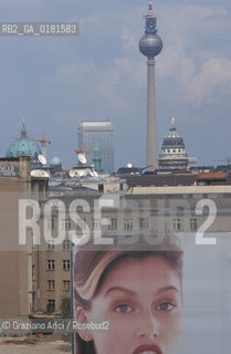(GERMANIA) BERLINO 1999 : POTZDAMER PLATZ  E TORRE DELLA TELEVISIONE- ©Graziano Arici/Rosebud2 / GEO / ARCHITETTURA MODERNA / CONTENPORANEA