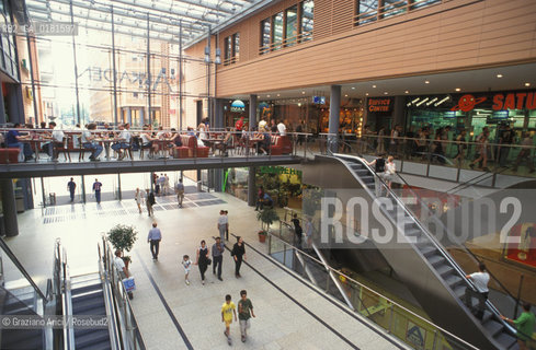 (GERMANIA) BERLINO 1999 : ARKADE A POTZDAMER PLATZ  - ©Graziano Arici/Rosebud2 / GEO / ARCHITETTURA MODERNA / CONTENPORANEA