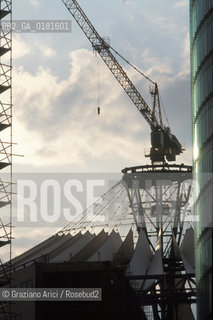 (GERMANIA) BERLINO 1999 : SONY CENTER A POTZDAMER PLATZ  - ©Graziano Arici/Rosebud2 / GEO / ARCHITETTURA MODERNA / CONTENPORANEA