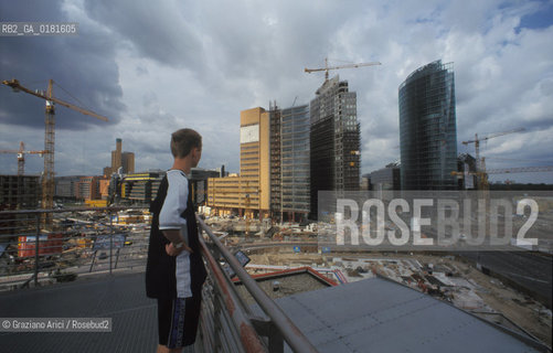 (GERMANIA) BERLINO 1999 : INFO BOX A POTZDAMER PLATZ  - ©Graziano Arici/Rosebud2 / GEO / ARCHITETTURA MODERNA / CONTENPORANEA