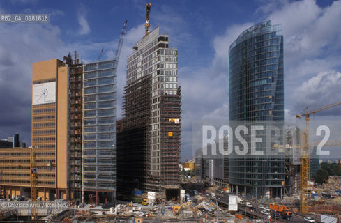 (GERMANIA) BERLINO 1999 : SONY CENTER A POTZDAMER PLATZ  - ©Graziano Arici/Rosebud2 / GEO / ARCHITETTURA MODERNA / CONTENPORANEA