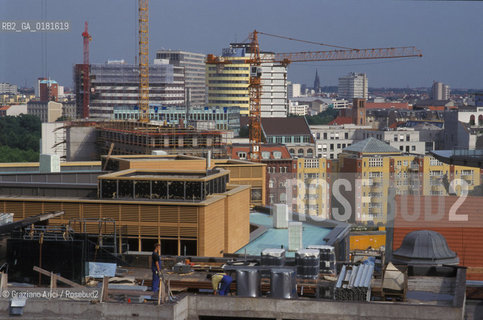 (GERMANIA) BERLINO 1999 : COSTRUZIONI A POTZDAMER PLATZ  - ©Graziano Arici/Rosebud2 / GEO / ARCHITETTURA MODERNA / CONTENPORANEA