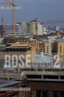 (GERMANIA) BERLINO 1999 : COSTRUZIONI A POTZDAMER PLATZ  - ©Graziano Arici/Rosebud2 / GEO / ARCHITETTURA MODERNA / CONTENPORANEA