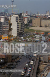 (GERMANIA) BERLINO 1999 : COSTRUZIONI A POTZDAMER PLATZ  - ©Graziano Arici/Rosebud2 / GEO / ARCHITETTURA MODERNA / CONTENPORANEA