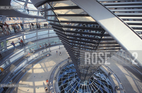 (GERMANIA) BERLINO 1999 : LA CUPOLA DEL REICHSTAG DI NORMAN FOSTER  - ©Graziano Arici/Rosebud2 / GEO / ARCHITETTURA MODERNA / CONTENPORANEA