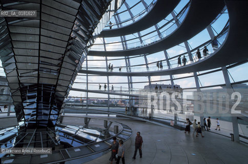 (GERMANIA) BERLINO 1999 : LA CUPOLA DEL REICHSTAG DI NORMAN FOSTER  - ©Graziano Arici/Rosebud2 / GEO / ARCHITETTURA MODERNA / CONTENPORANEA