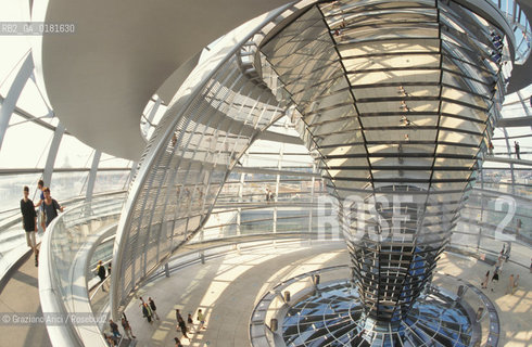 (GERMANIA) BERLINO 1999 : LA CUPOLA DEL REICHSTAG DI NORMAN FOSTER  - ©Graziano Arici/Rosebud2 / GEO / ARCHITETTURA MODERNA / CONTENPORANEA
