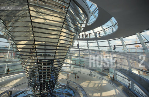 (GERMANIA) BERLINO 1999 : LA CUPOLA DEL REICHSTAG DI NORMAN FOSTER  - ©Graziano Arici/Rosebud2 / GEO / ARCHITETTURA MODERNA / CONTENPORANEA