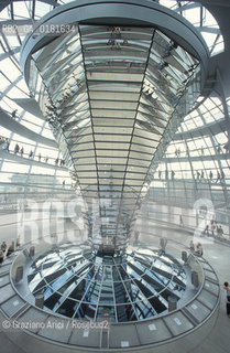 (GERMANIA) BERLINO 1999 : LA CUPOLA DEL REICHSTAG DI NORMAN FOSTER  - ©Graziano Arici/Rosebud2 / GEO / ARCHITETTURA MODERNA / CONTENPORANEA