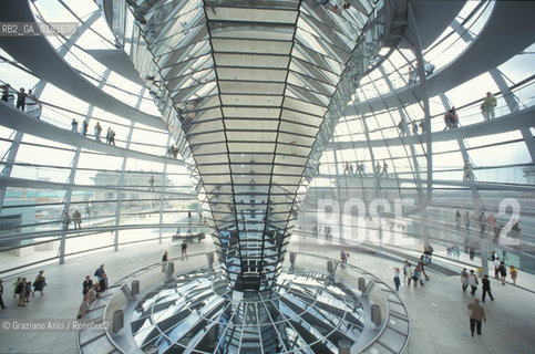 (GERMANIA) BERLINO 1999 : LA CUPOLA DEL REICHSTAG DI NORMAN FOSTER  - ©Graziano Arici/Rosebud2 / GEO / ARCHITETTURA MODERNA / CONTENPORANEA