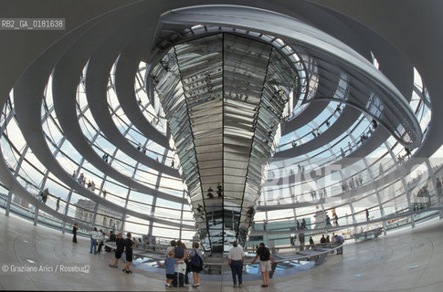 (GERMANIA) BERLINO 1999 : LA CUPOLA DEL REICHSTAG DI NORMAN FOSTER  - ©Graziano Arici/Rosebud2 / GEO / ARCHITETTURA MODERNA / CONTENPORANEA