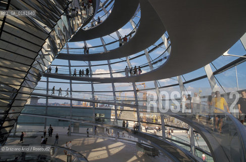 (GERMANIA) BERLINO 1999 : LA CUPOLA DEL REICHSTAG DI NORMAN FOSTER  - ©Graziano Arici/Rosebud2 / GEO / ARCHITETTURA MODERNA / CONTENPORANEA
