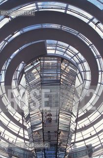 (GERMANIA) BERLINO 1999 : LA CUPOLA DEL REICHSTAG DI NORMAN FOSTER  - ©Graziano Arici/Rosebud2 / GEO / ARCHITETTURA MODERNA / CONTENPORANEA