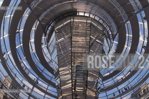 (GERMANIA) BERLINO 1999 : LA CUPOLA DEL REICHSTAG DI NORMAN FOSTER  - ©Graziano Arici/Rosebud2 / GEO / ARCHITETTURA MODERNA / CONTENPORANEA