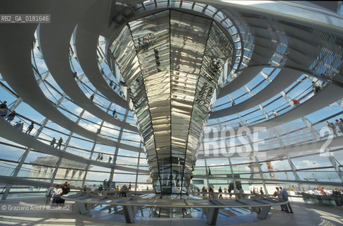 (GERMANIA) BERLINO 1999 : LA CUPOLA DEL REICHSTAG DI NORMAN FOSTER  - ©Graziano Arici/Rosebud2 / GEO / ARCHITETTURA MODERNA / CONTENPORANEA