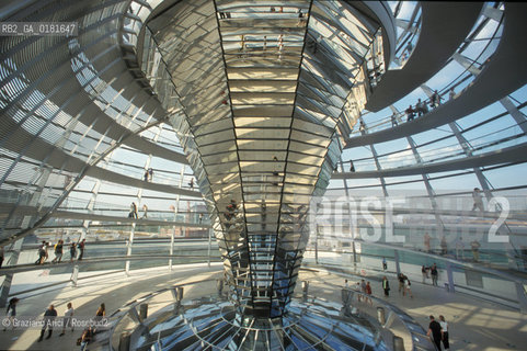 (GERMANIA) BERLINO 1999 : LA CUPOLA DEL REICHSTAG DI NORMAN FOSTER  - ©Graziano Arici/Rosebud2 / GEO / ARCHITETTURA MODERNA / CONTENPORANEA