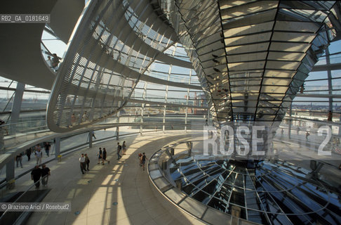 (GERMANIA) BERLINO 1999 : LA CUPOLA DEL REICHSTAG DI NORMAN FOSTER  - ©Graziano Arici/Rosebud2 / GEO / ARCHITETTURA MODERNA / CONTENPORANEA