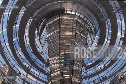 (GERMANIA) BERLINO 1999 : LA CUPOLA DEL REICHSTAG DI NORMAN FOSTER  - ©Graziano Arici/Rosebud2 / GEO / ARCHITETTURA MODERNA / CONTENPORANEA