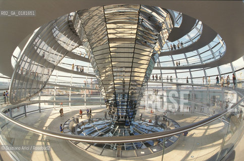 (GERMANIA) BERLINO 1999 : LA CUPOLA DEL REICHSTAG DI NORMAN FOSTER  - ©Graziano Arici/Rosebud2 / GEO / ARCHITETTURA MODERNA / CONTENPORANEA