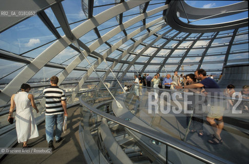 (GERMANIA) BERLINO 1999 : LA CUPOLA DEL REICHSTAG DI NORMAN FOSTER  - ©Graziano Arici/Rosebud2 / GEO / ARCHITETTURA MODERNA / CONTENPORANEA