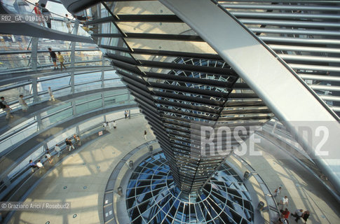 (GERMANIA) BERLINO 1999 : LA CUPOLA DEL REICHSTAG DI NORMAN FOSTER  - ©Graziano Arici/Rosebud2 / GEO / ARCHITETTURA MODERNA / CONTENPORANEA