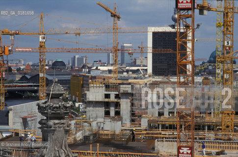(GERMANIA) BERLINO 1999 : COSTRUZIONI A POTZDAMER PLATZ  - ©Graziano Arici/Rosebud2 / GEO / ARCHITETTURA MODERNA / CONTENPORANEA