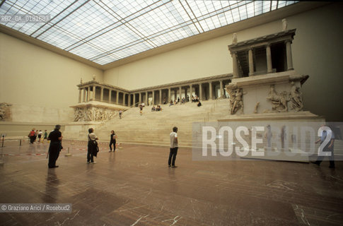 (GERMANIA) BERLINO 1999 : IL PERGAMON MUSEUM - LALTARE DI PERGAMO     - ©Graziano Arici/Rosebud2 / GEO