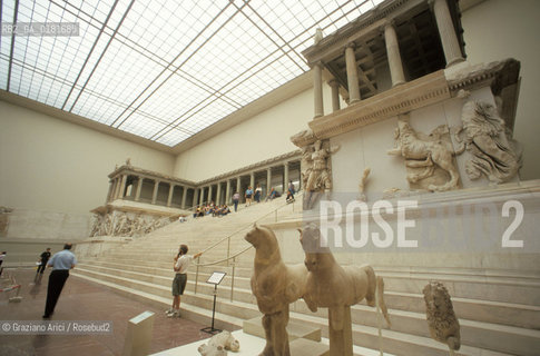 (GERMANIA) BERLINO 1999 : IL PERGAMON MUSEUM - LALTARE DI PERGAMO     - ©Graziano Arici/Rosebud2 / GEO