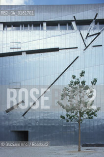 (GERMANIA) BERLINO 1999 : IL MUSEO EBRAICO DI DANIEL  LIBESKIND - ©Graziano Arici/Rosebud2 / GEO / ARCHITETTURA CONTEMPORANEA / EBREI / ALBERO