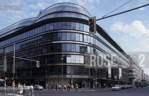 (GERMANIA) BERLINO 1999 : IL CENTRO COMMERCIALE GALERIE LAFAIETTE DI JEAN NOUVEL - ©Graziano Arici/Rosebud2 / GEO / ARCHITETTURA CONTEMPORANEA