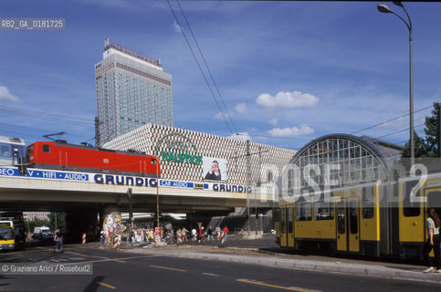 (GERMANIA) BERLINO 1999 : ALEXANDERPLATZ    - ©Graziano Arici/Rosebud2 / GEO