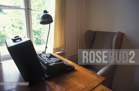 (GERMANIA) BERLINO1991 :BERTOLD BRECHT HAUS -  LA MACCHINA DA SCRIVERE DI BERTOLD BRECHT - ©Graziano Arici/Rosebud2 / GEO / LETTERATURA