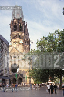 (GERMANIA) BERLINO 1999 : KURFURSTENDAMM E KAISER-WIHLELM-GEDACHTNISKIRCHE    - ©Graziano Arici/Rosebud2 / GEO
