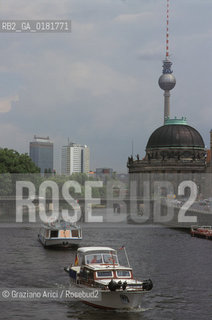 (GERMANIA) BERLINO 1999 : BATTELLO SULLA SPREE - ©Graziano Arici/Rosebud2 / GEO / FIUME / ISOLA DEI MUSEI