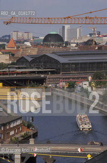 (GERMANIA) BERLINO 1999 : BATTELLO SULLA SPREE - ©Graziano Arici/Rosebud2 / GEO / FIUME