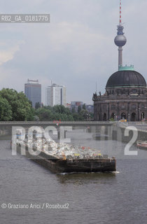 (GERMANIA) BERLINO 1999 : BATTELLO SULLA SPREE - ©Graziano Arici/Rosebud2 / GEO / FIUME / ISOLA DEI MUSEI