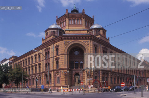 (GERMANIA) BERLINO 1999 : UFFICIO DELLE POSTE IN ORANIENBURGERSTRASSE  - ©Graziano Arici/Rosebud2 / GEO