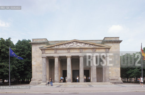 (GERMANIA) BERLINO 1999 : LA NEUE WACHE    - ©Graziano Arici/Rosebud2 / GEO / ARCHITETTURA / SCHINKEL