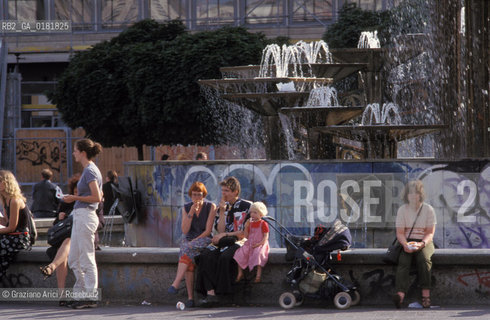 (GERMANIA) BERLINO 1999 : ALEXANDERPLATZ    - ©Graziano Arici/Rosebud2 / GEO / FONTANA