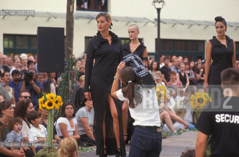 (GERMANIA) BERLINO 1999 : SFILATA DI MODA IN SOPHIENSTRASSE  - ©Graziano Arici/Rosebud2 / GEO