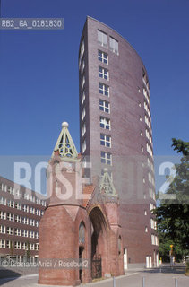 (GERMANIA) BERLINO 1999 : FABBRICA AEG   - ©Graziano Arici/Rosebud2 / GEO / ARCHEOLOGIA INDUSTRIALE / ARCHITETTURA / PETER BEHRENS