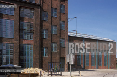 (GERMANIA) BERLINO 1999 : FABBRICA AEG   - ©Graziano Arici/Rosebud2 / GEO / ARCHEOLOGIA INDUSTRIALE / ARCHITETTURA / PETER BEHRENS