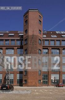 (GERMANIA) BERLINO 1999 : FABBRICA AEG   - ©Graziano Arici/Rosebud2 / GEO / ARCHEOLOGIA INDUSTRIALE / ARCHITETTURA / PETER BEHRENS
