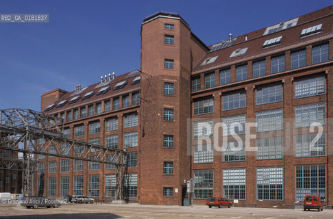 (GERMANIA) BERLINO 1999 : FABBRICA AEG   - ©Graziano Arici/Rosebud2 / GEO / ARCHEOLOGIA INDUSTRIALE / ARCHITETTURA / PETER BEHRENS