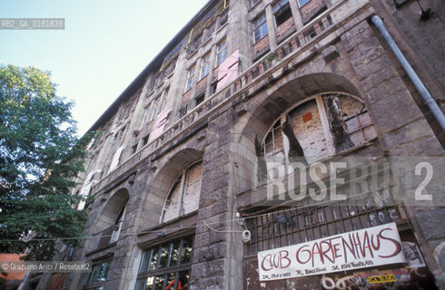 (GERMANIA) BERLINO 1999 :CENTRO SOCIALE TACHELES IN ORANIENBURGERSTRASSE   - ©Graziano Arici/Rosebud2 / GEO