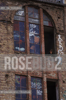 (GERMANIA) BERLINO 1999 :CENTRO SOCIALE TACHELES IN ORANIENBURGERSTRASSE    - ©Graziano Arici/Rosebud2 / GEO / GRAFFITI